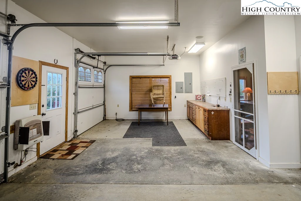 Image number 5 for the current listing