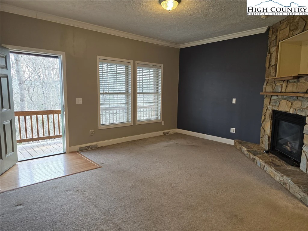 Image number 20 for the current listing