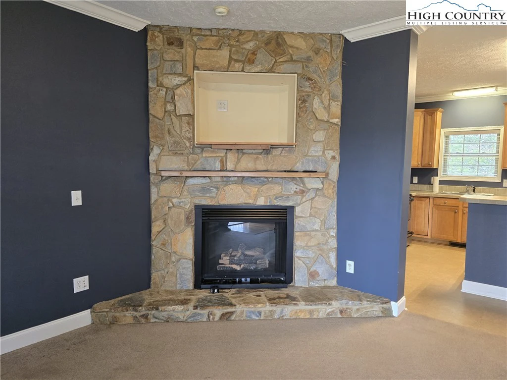 Image number 19 for the current listing