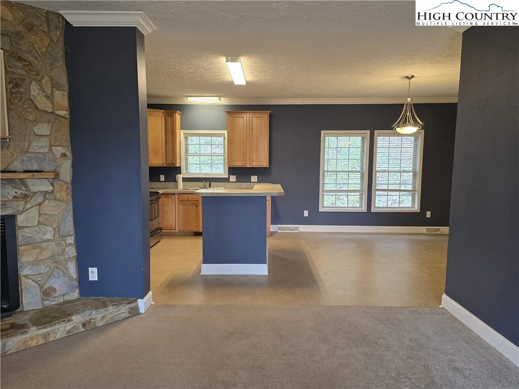 Image number 18 for the current listing