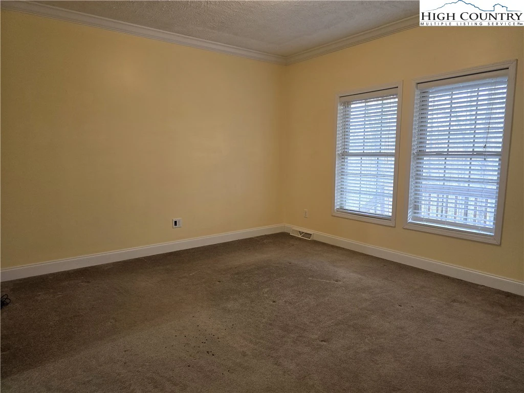 Image number 16 for the current listing