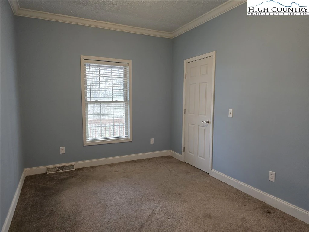 Image number 10 for the current listing