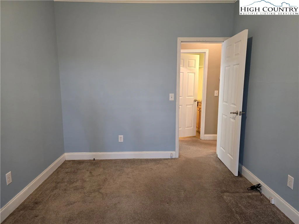 Image number 9 for the current listing