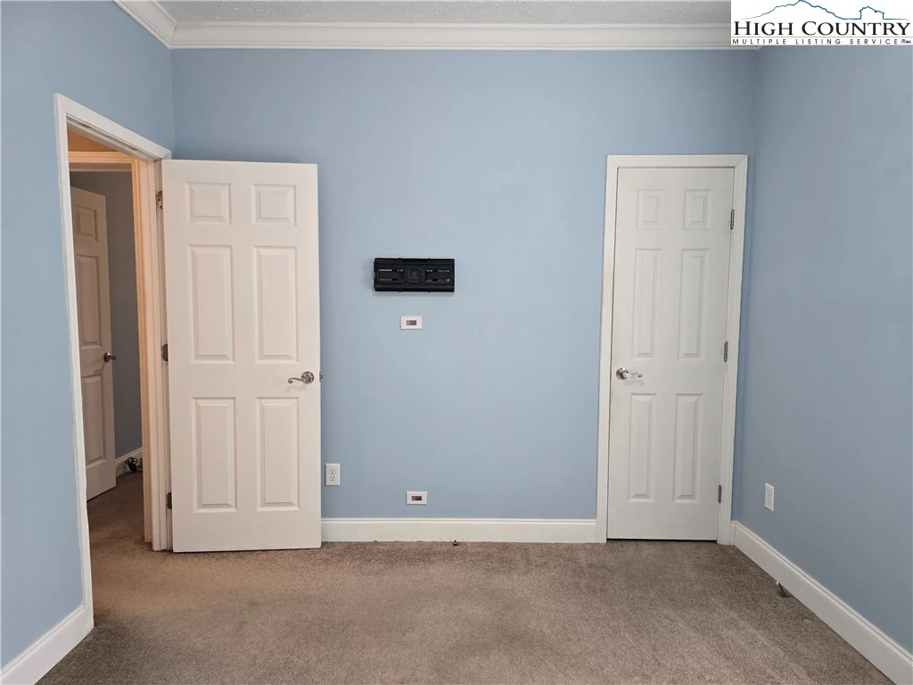 Image number 7 for the current listing