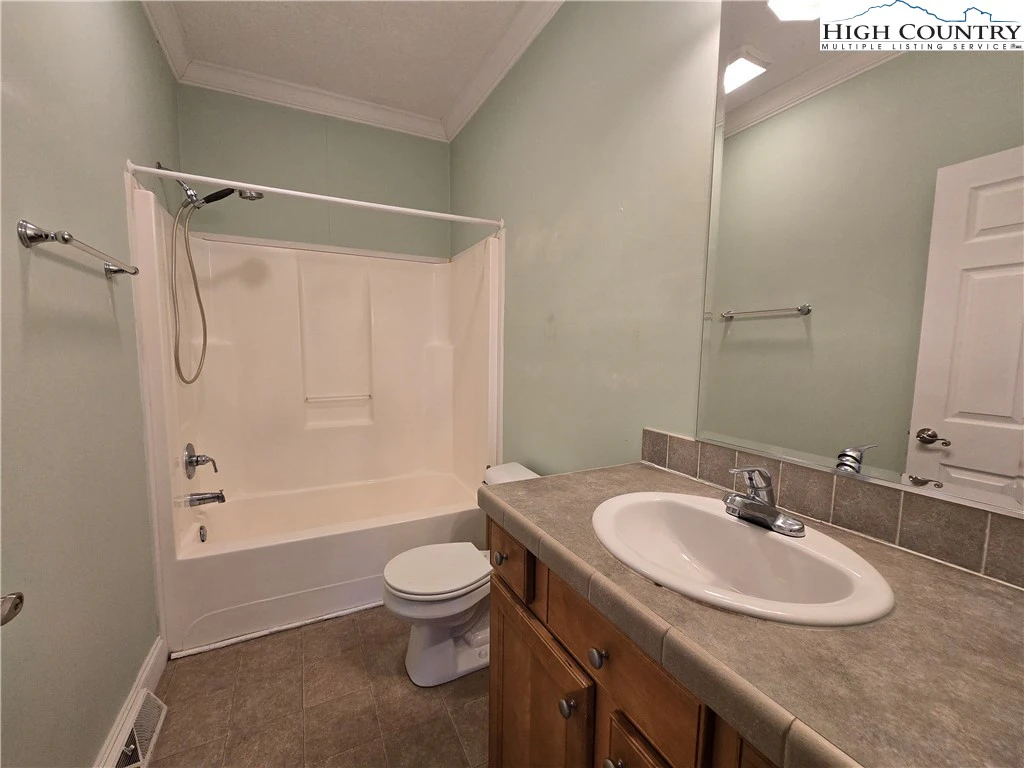 Image number 6 for the current listing