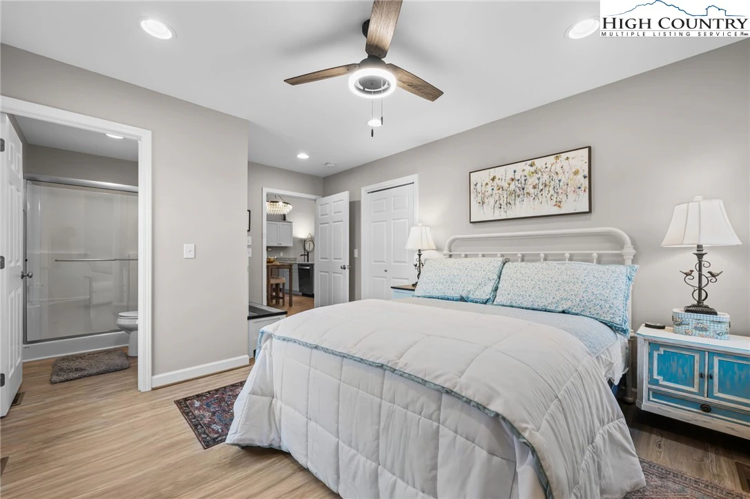 Image number 5 for the current listing