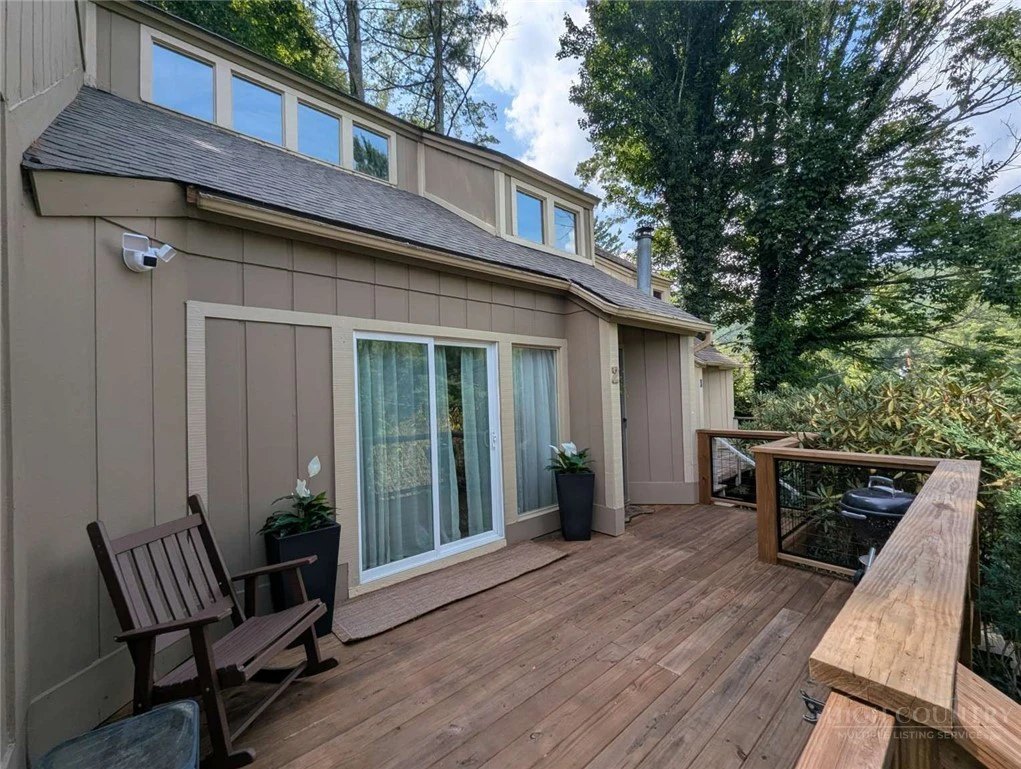 Image number 1 for the current listing