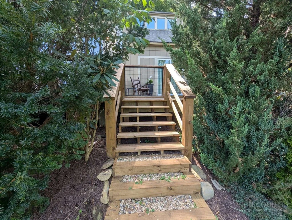 Image number 5 for the current listing