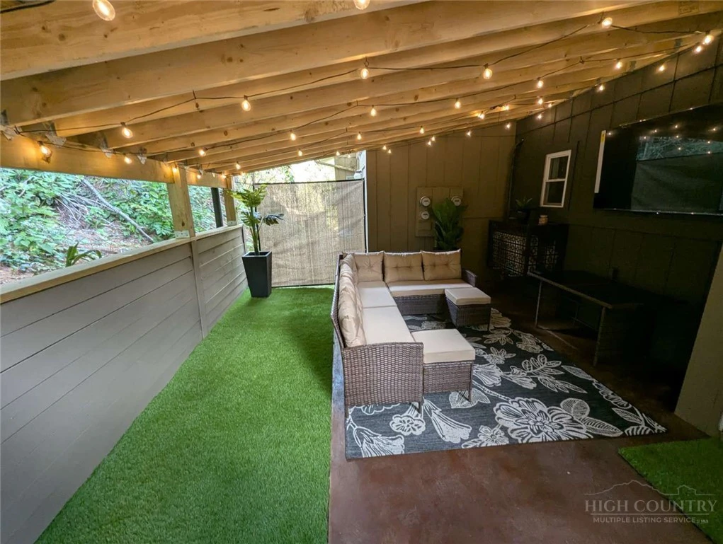Image number 12 for the current listing