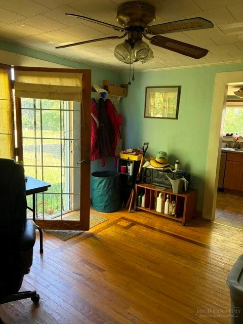 Image number 16 for the current listing