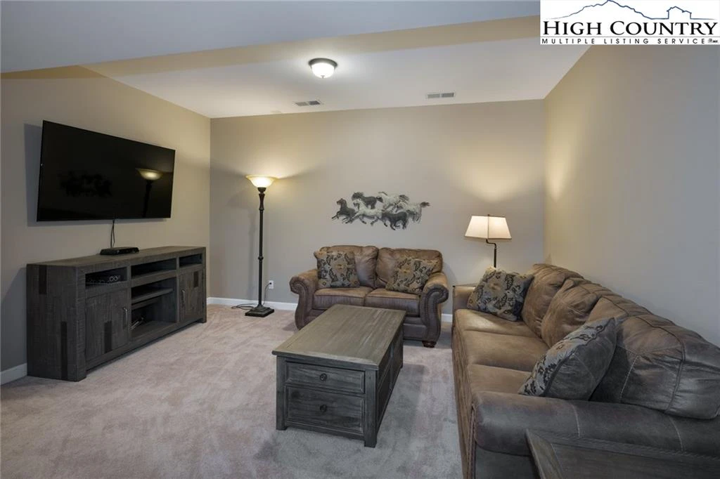 Image number 11 for the current listing