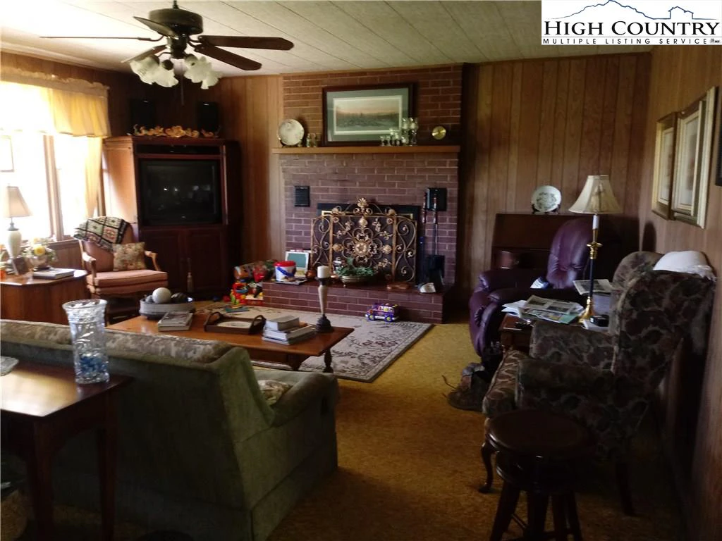 Image number 16 for the current listing