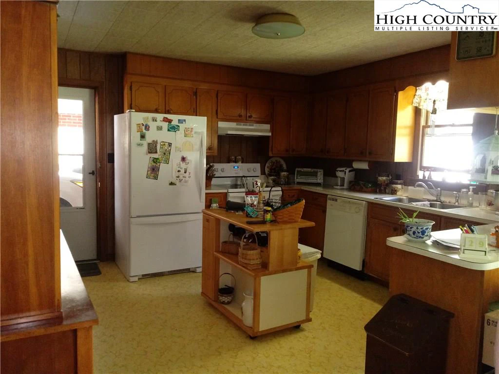 Image number 15 for the current listing