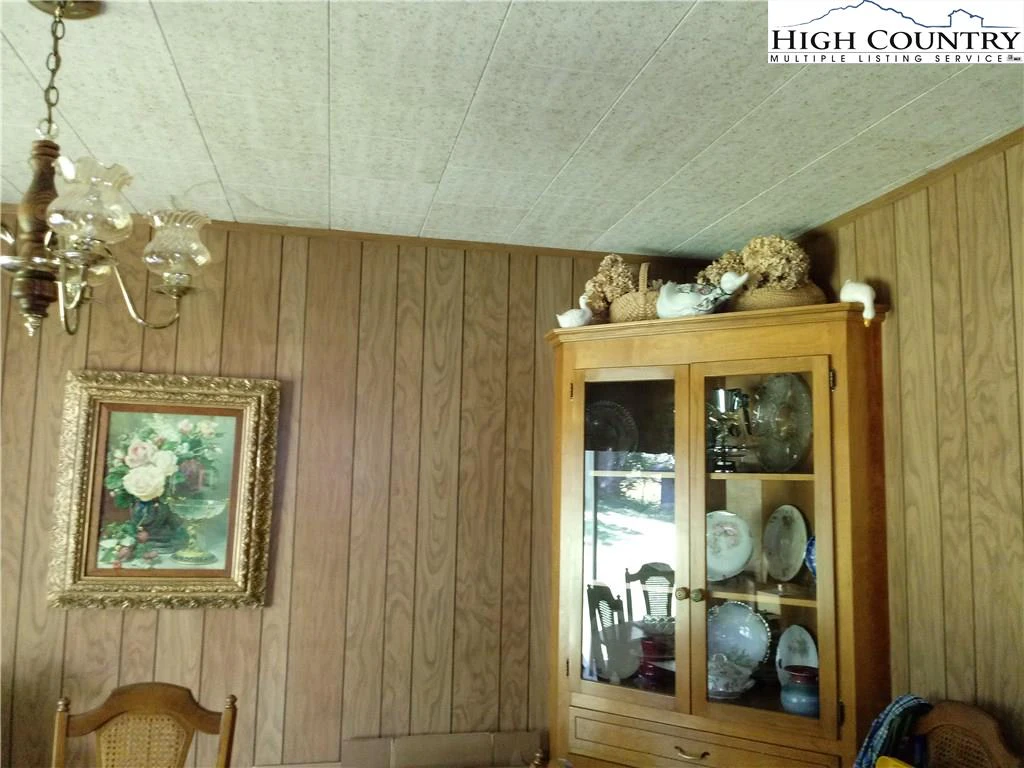 Image number 14 for the current listing