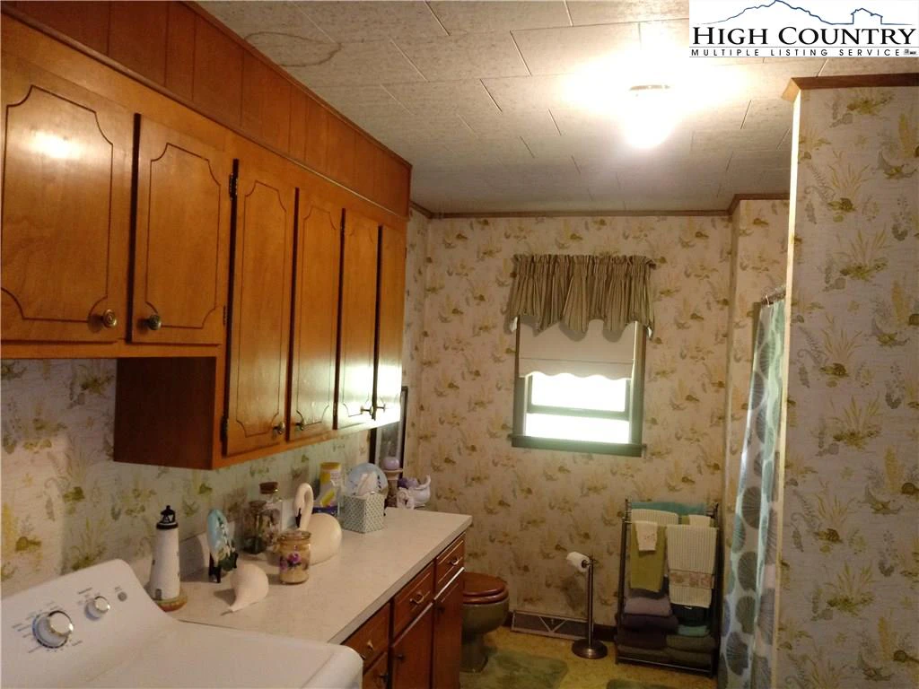 Image number 13 for the current listing