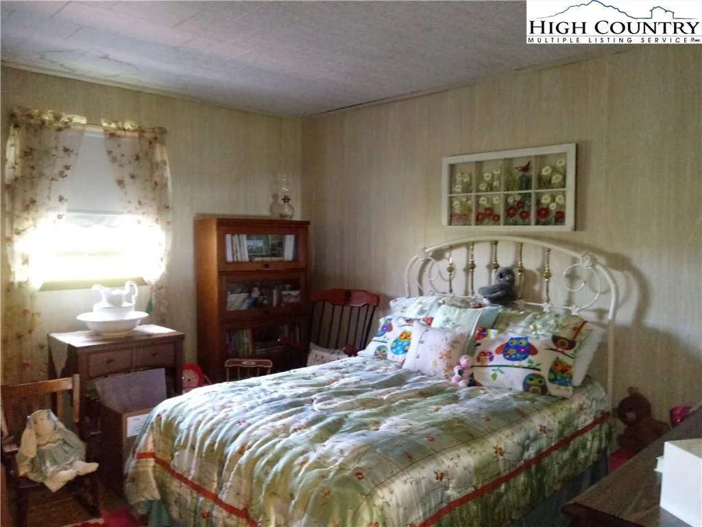 Image number 10 for the current listing