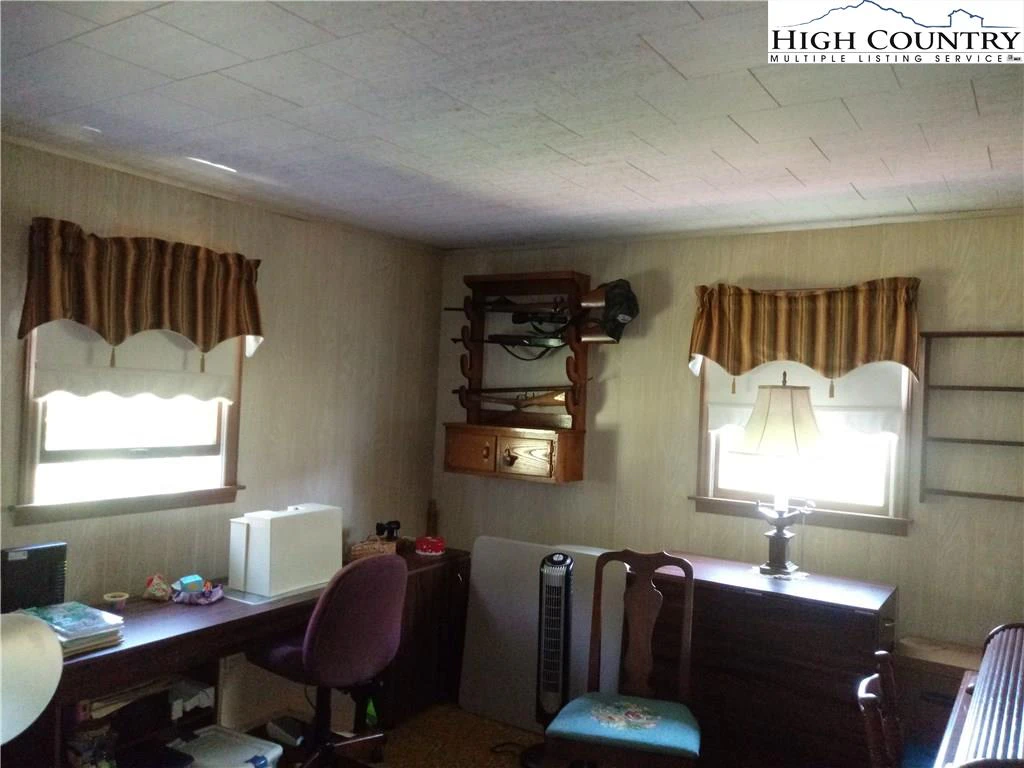 Image number 9 for the current listing
