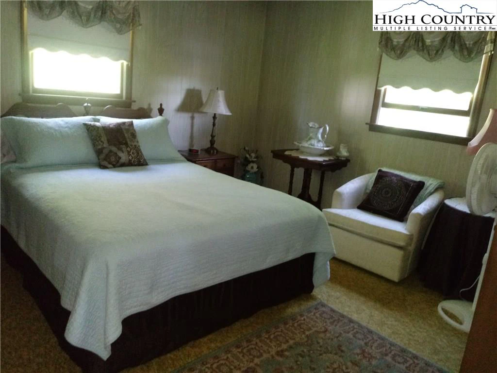 Image number 8 for the current listing