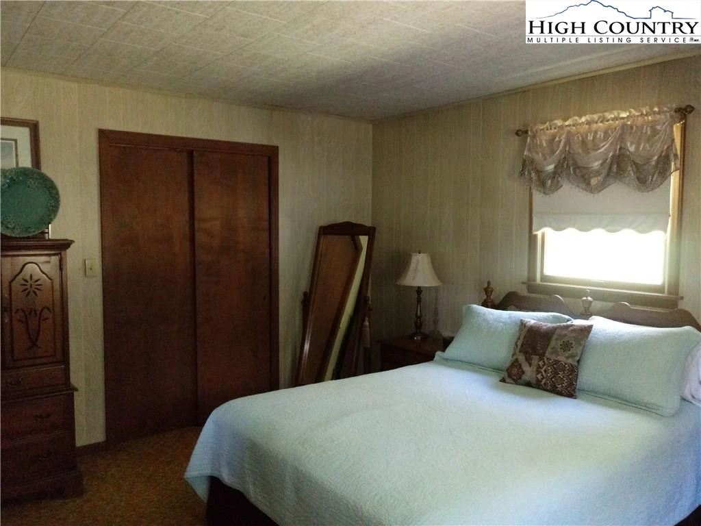 Image number 7 for the current listing