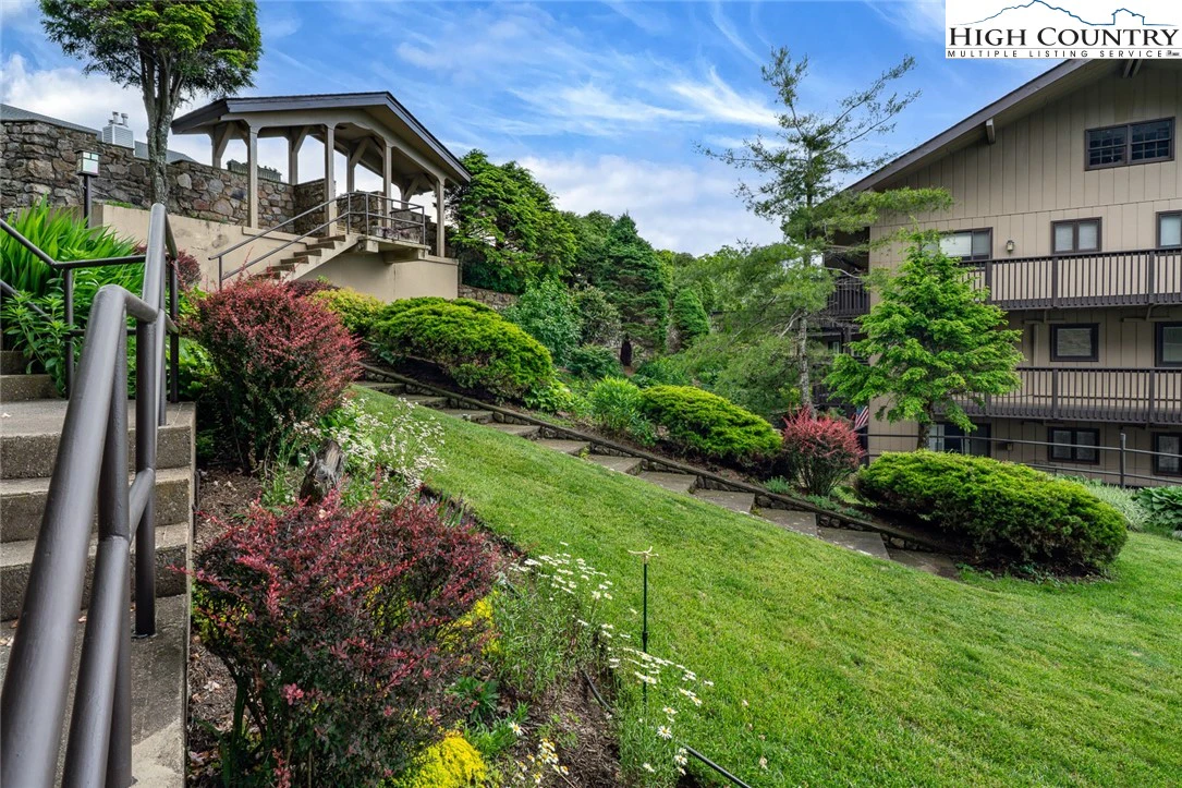 Image number 16 for the current listing