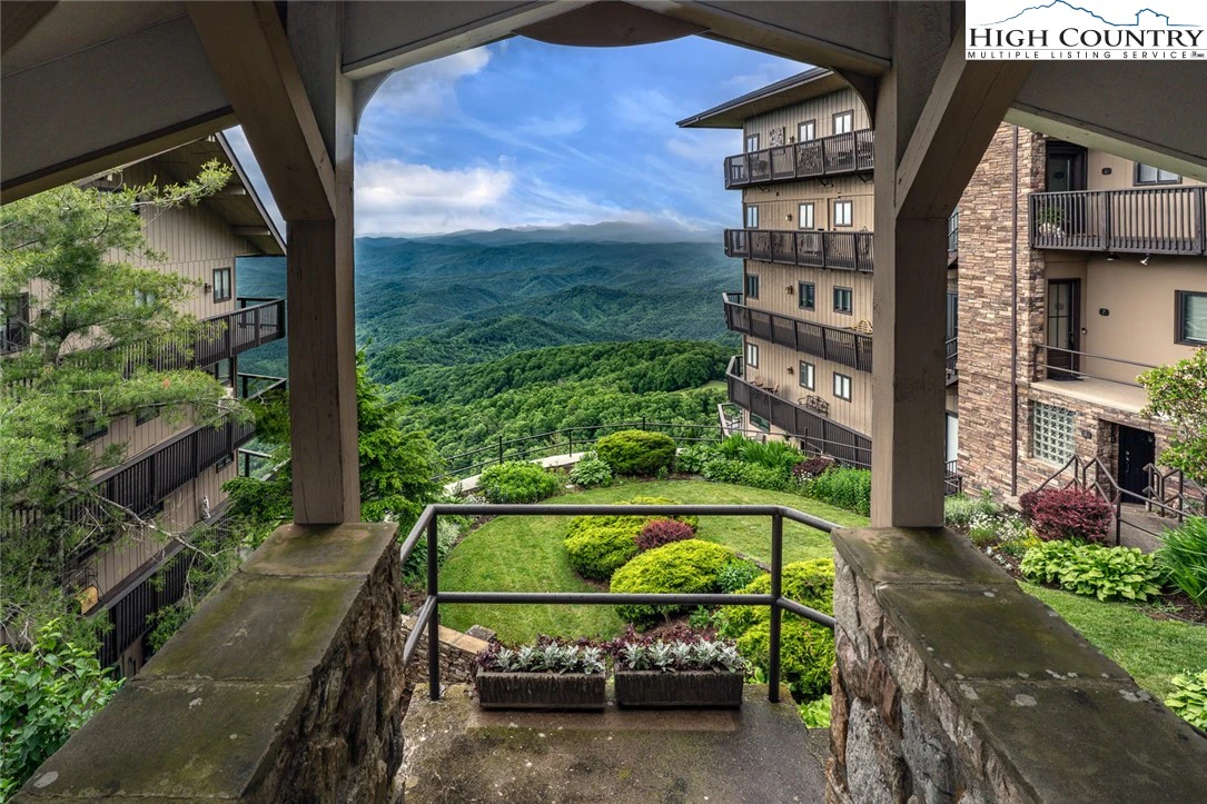 Image number 18 for the current listing