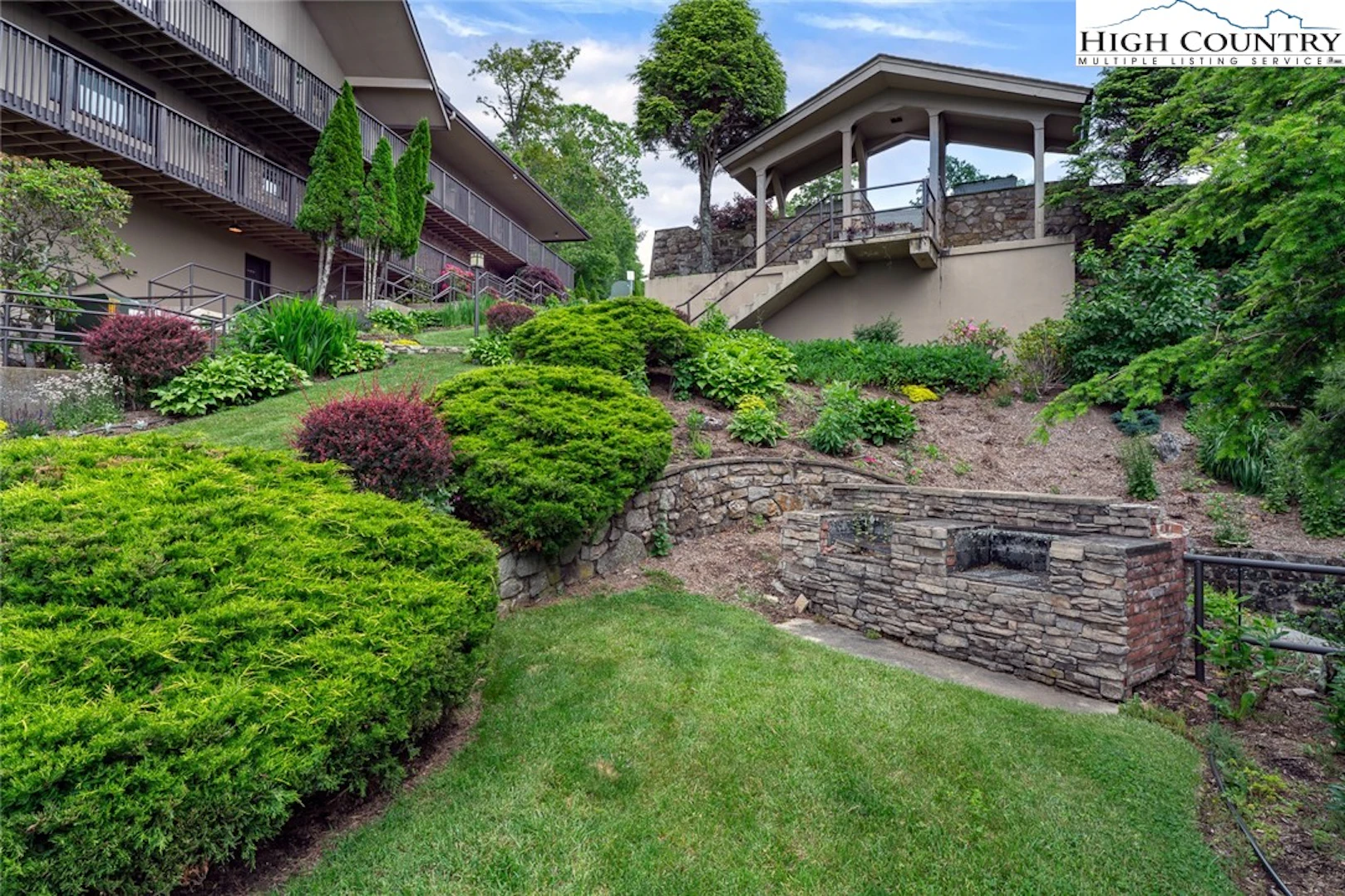 Image number 19 for the current listing
