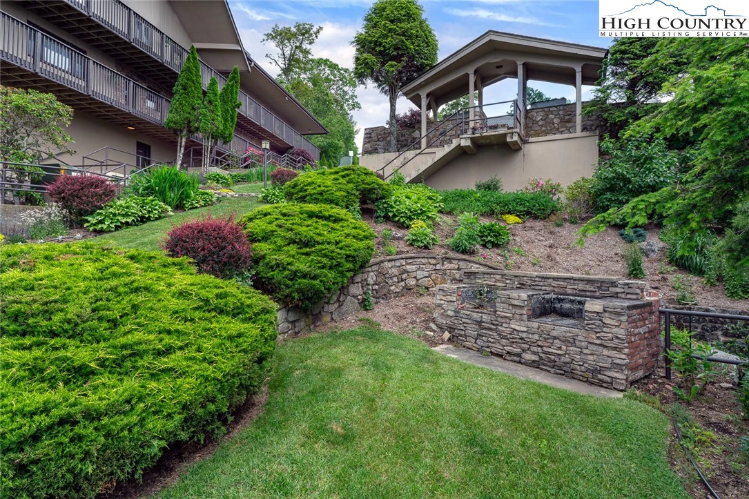 Image number 19 for the current listing