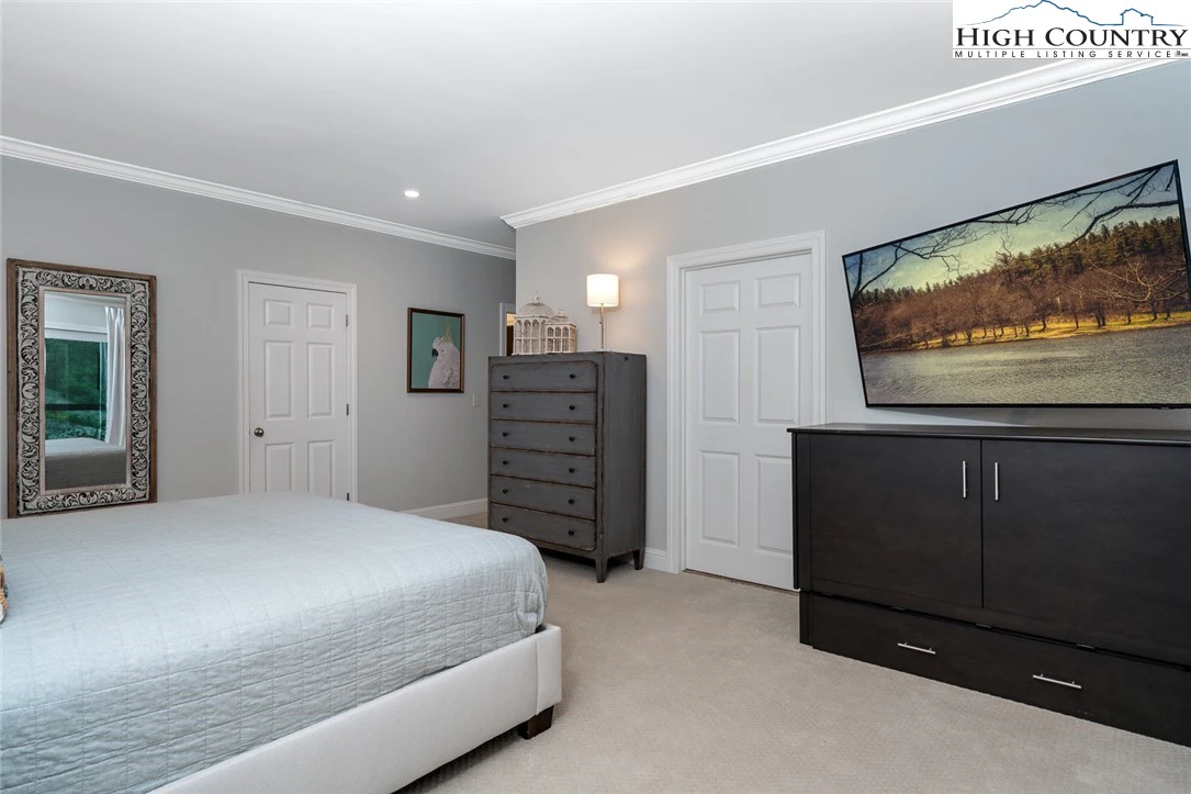 Image number 12 for the current listing