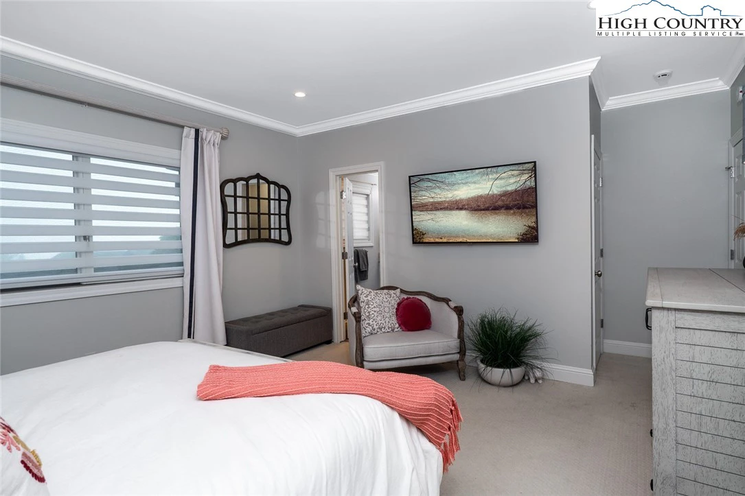 Image number 7 for the current listing