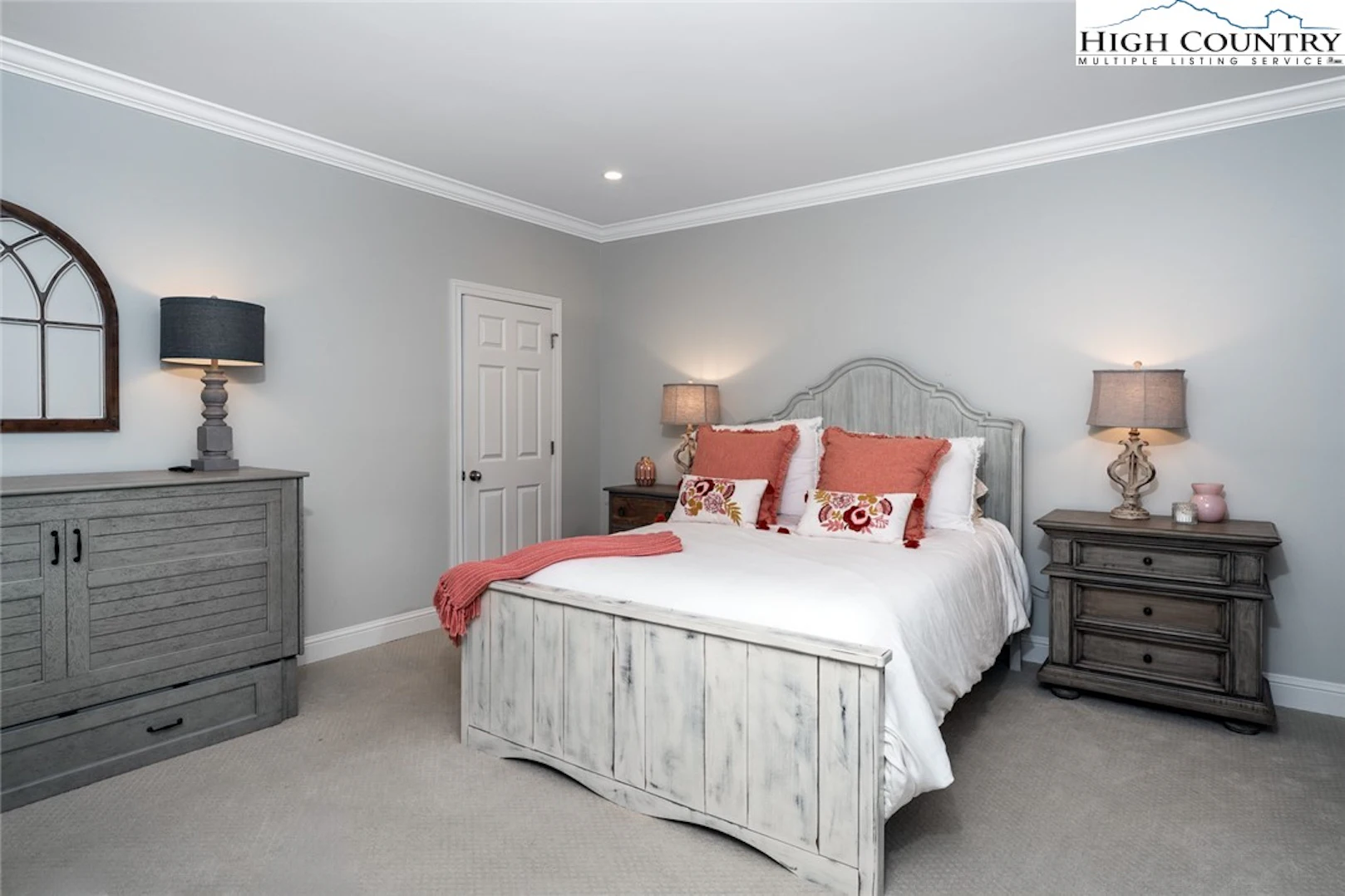 Image number 9 for the current listing