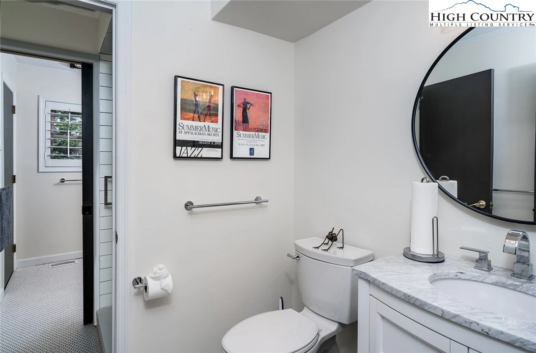 Image number 2 for the current listing