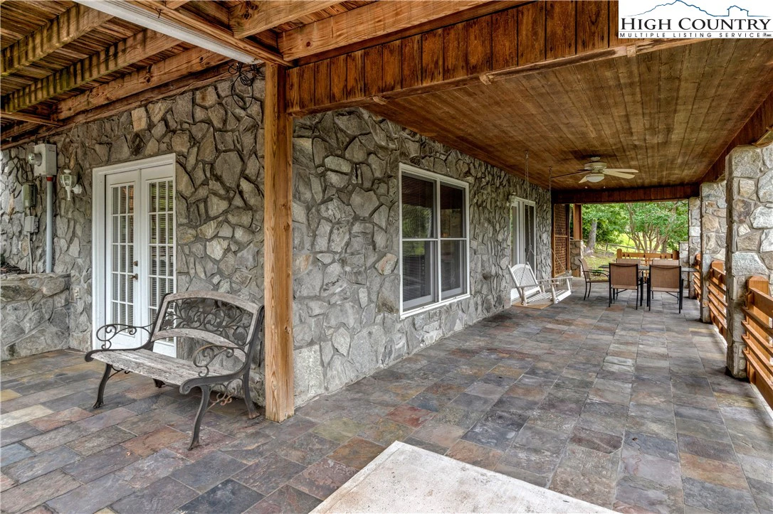 Image number 27 for the current listing