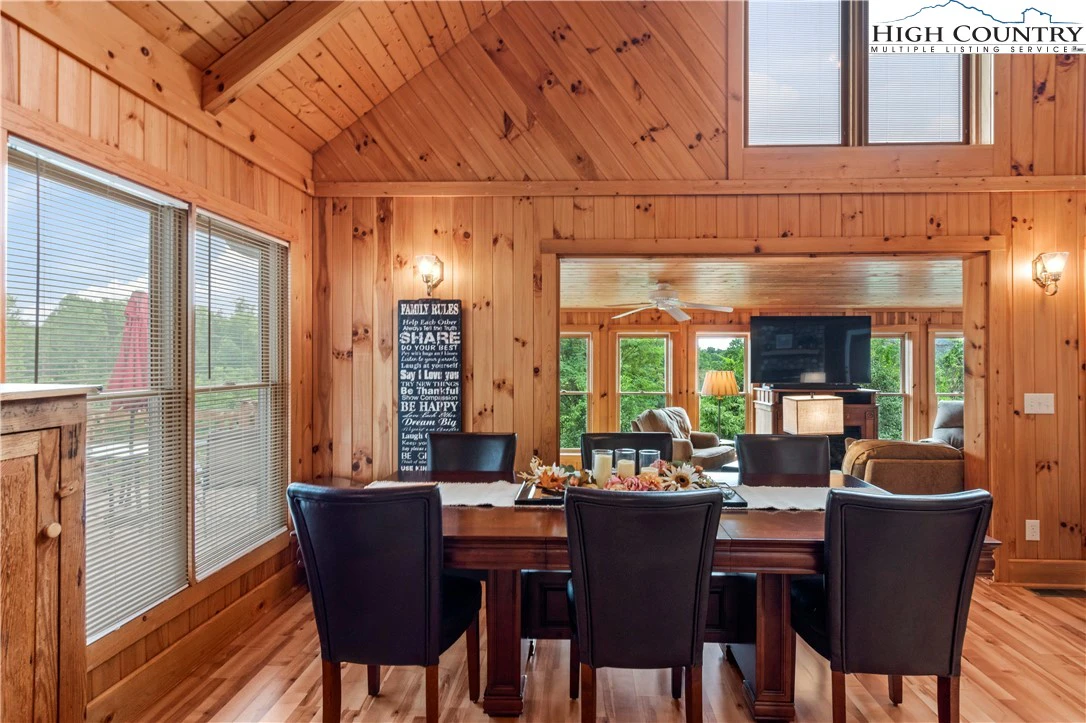 Image number 14 for the current listing