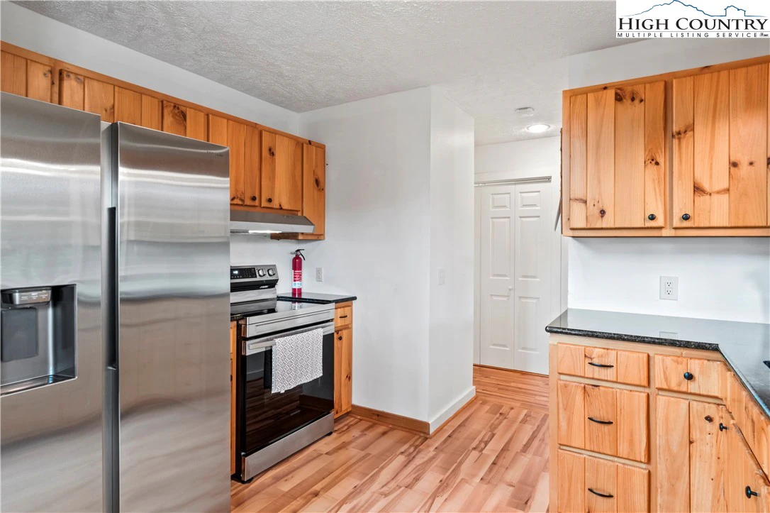Image number 3 for the current listing