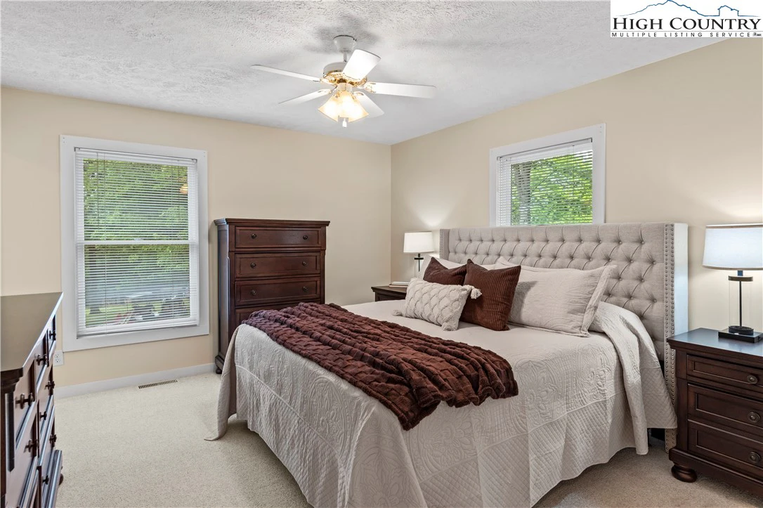 Image number 5 for the current listing
