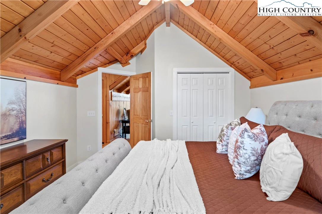 Image number 16 for the current listing