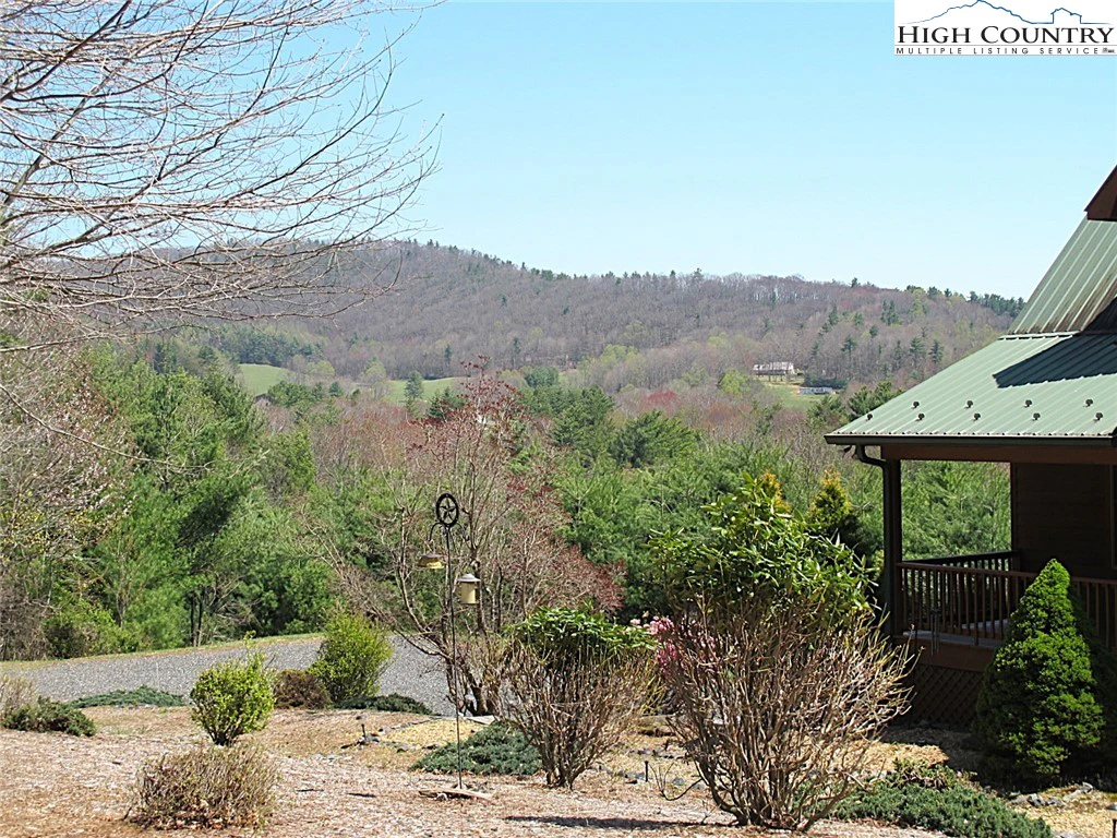 Image number 18 for the current listing
