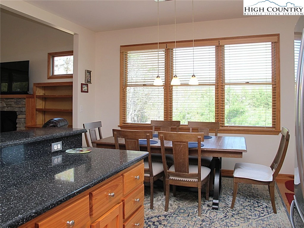 Image number 13 for the current listing
