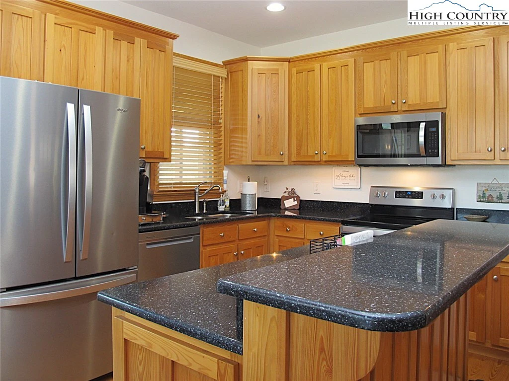 Image number 12 for the current listing