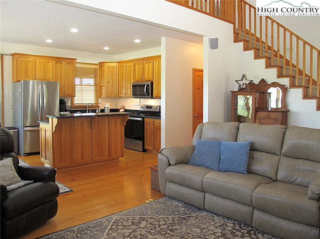 Image number 10 for the current listing
