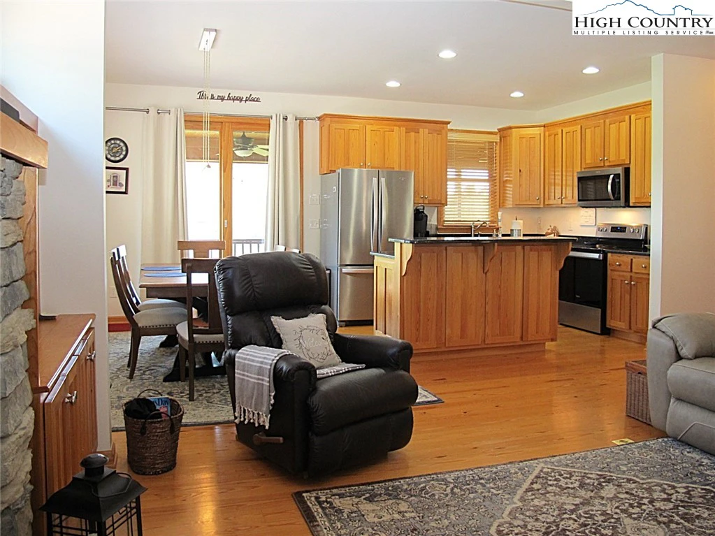 Image number 9 for the current listing