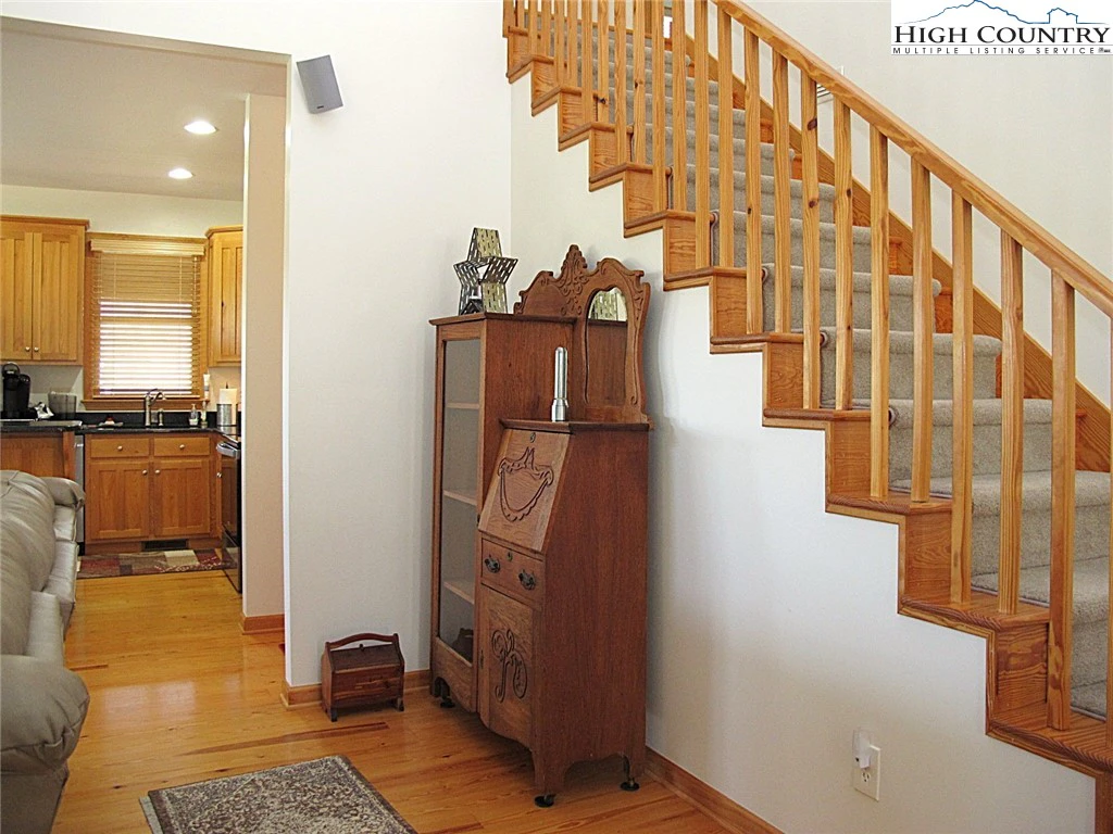 Image number 7 for the current listing