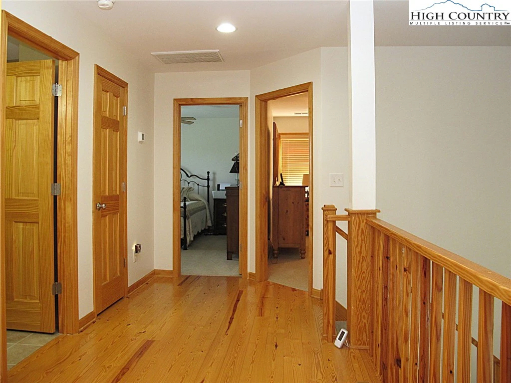 Image number 6 for the current listing