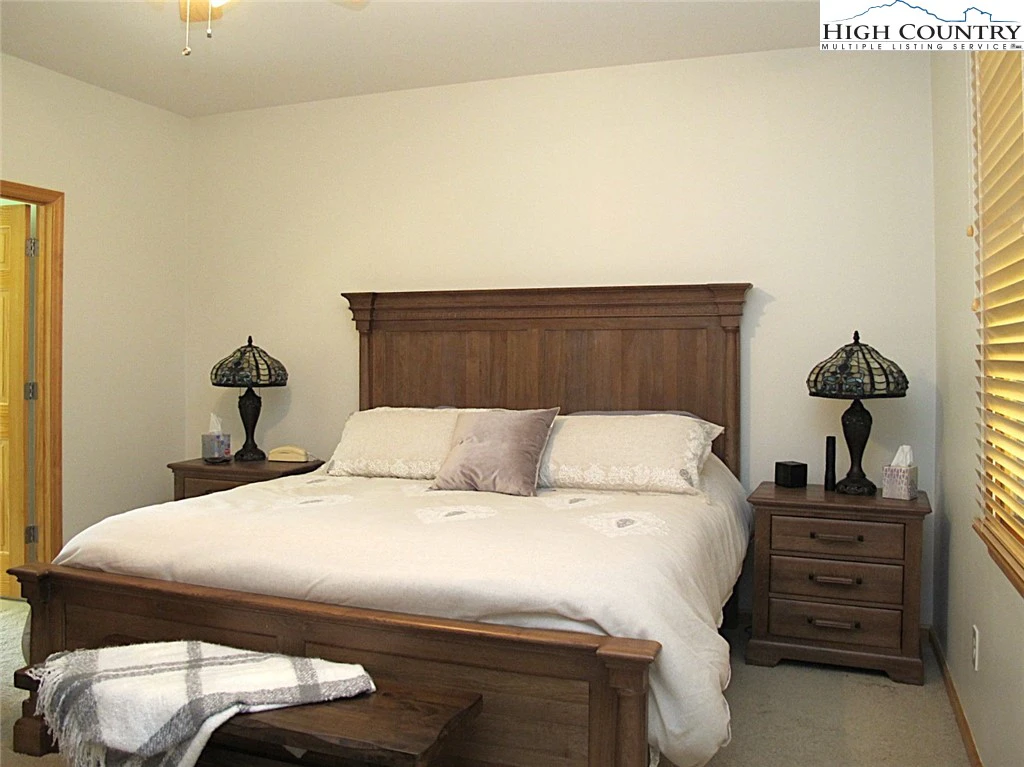 Image number 3 for the current listing