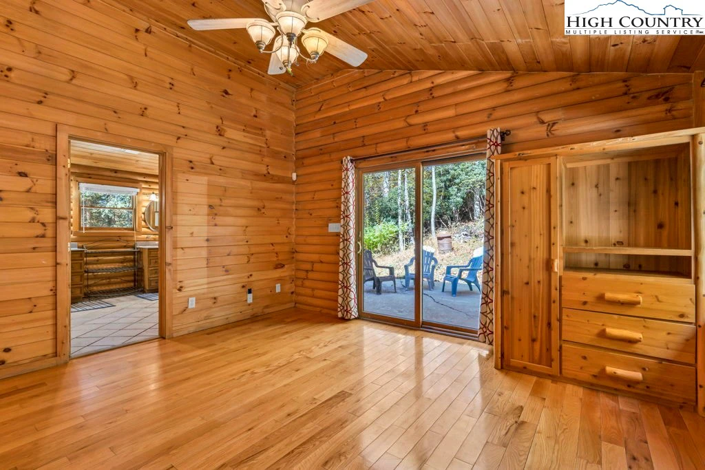 Image number 13 for the current listing