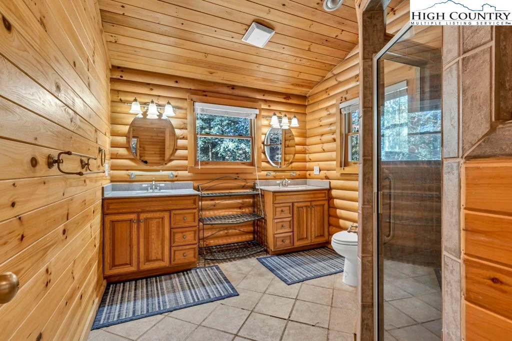 Image number 3 for the current listing
