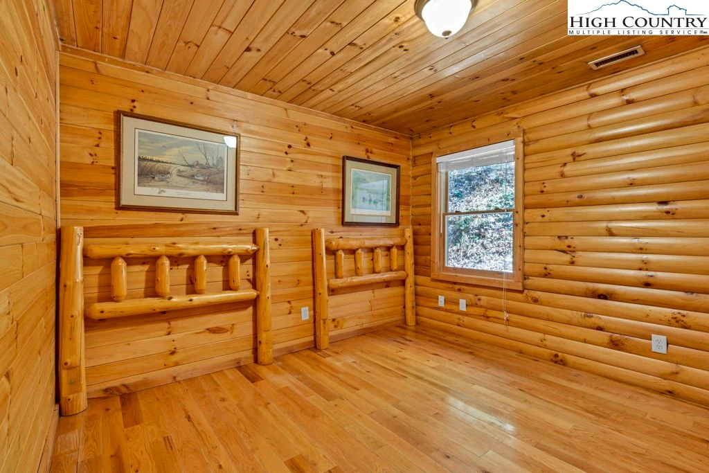 Image number 7 for the current listing