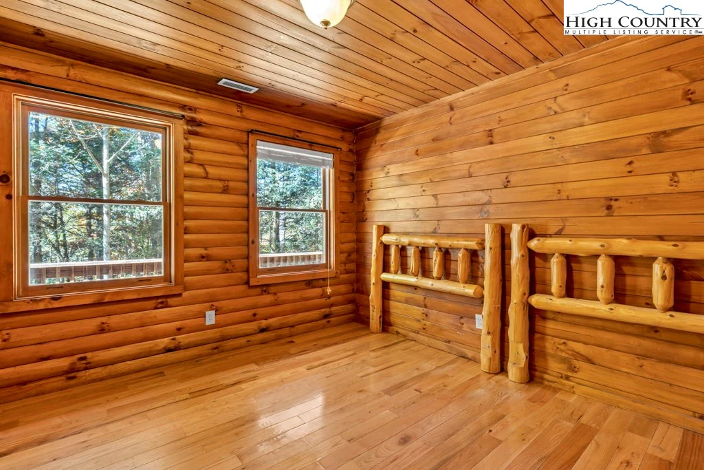 Image number 10 for the current listing