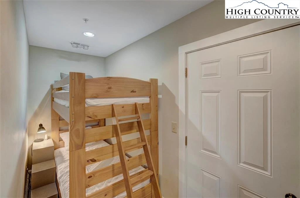 Image number 2 for the current listing