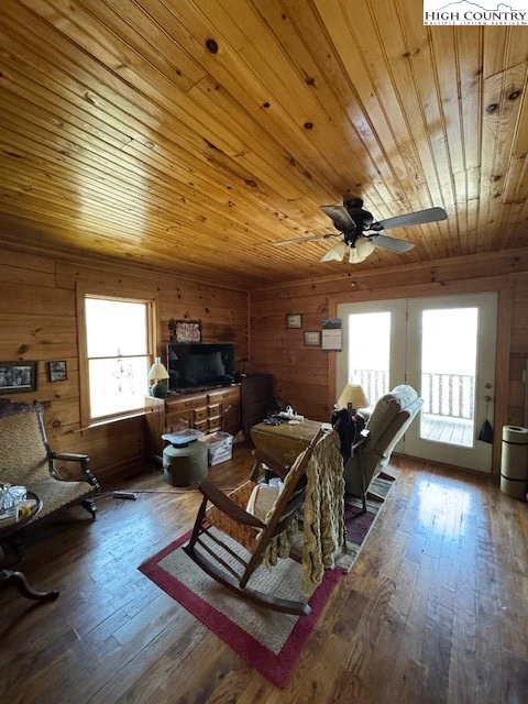 Image number 21 for the current listing